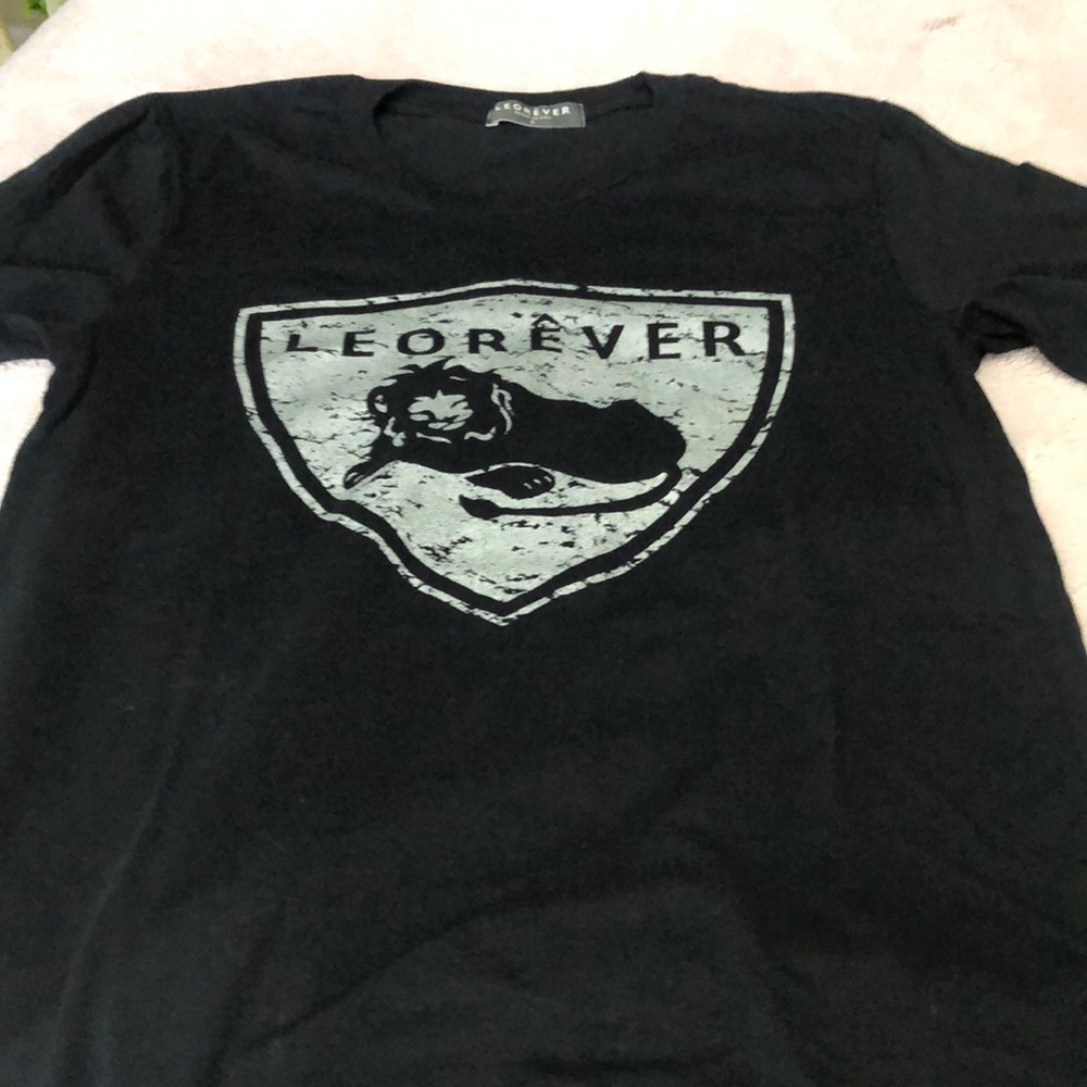 Leorever logo tee
